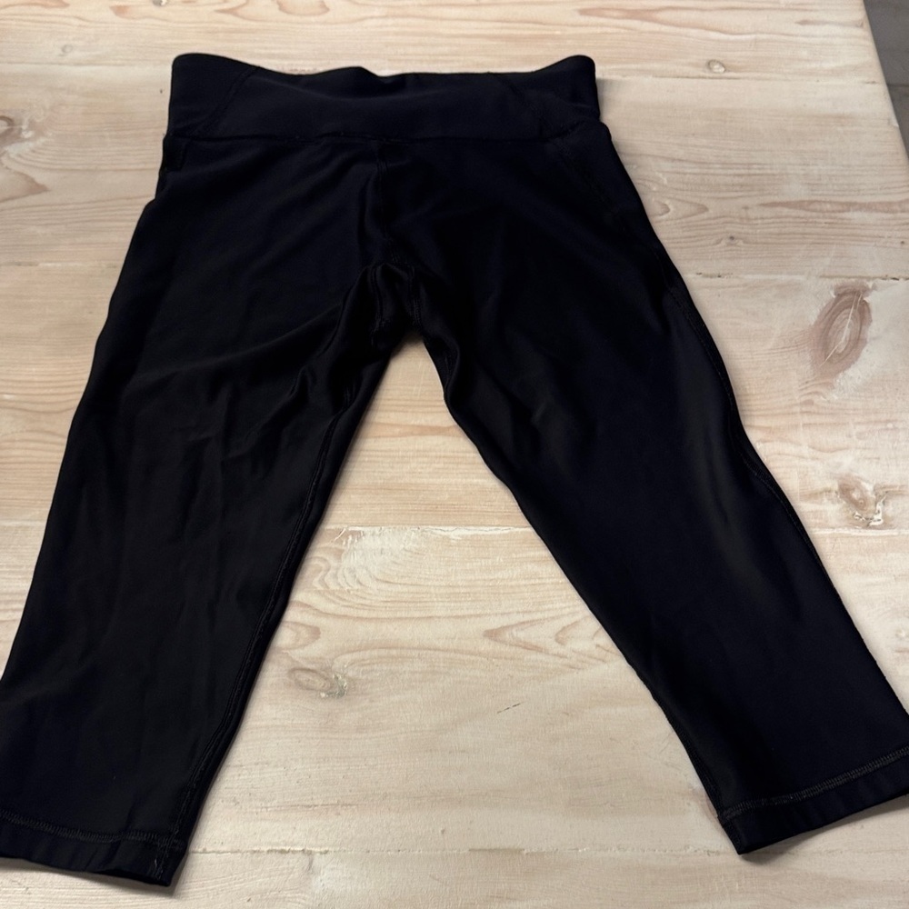 Under Armour Women's Black Capris - Picture 4 of 4